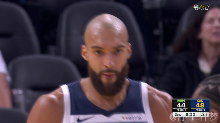 麦克丹尼尔斯妙传 戈贝尔双手扣篮打成2+1 麦克丹尼尔斯妙传 戈贝尔双手扣篮打成2+1